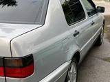 Volkswagen Vento 1995 года за 2 500 000 тг. в Алматы – фото 4