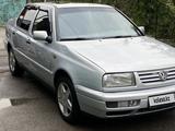Volkswagen Vento 1995 года за 2 500 000 тг. в Алматы – фото 2