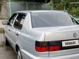 Volkswagen Vento 1995 года за 2 500 000 тг. в Алматы – фото 5