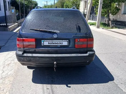 Volkswagen Passat 1995 года за 1 500 000 тг. в Шымкент – фото 2