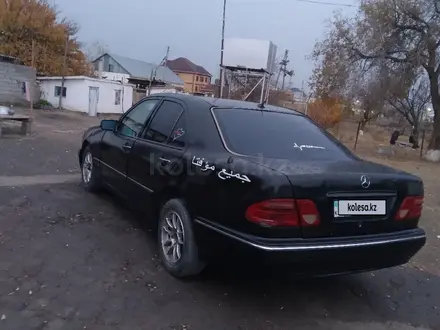 Mercedes-Benz E 230 1996 года за 1 900 000 тг. в Туркестан – фото 2