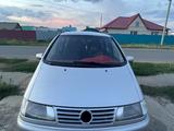 Volkswagen Sharan 1998 года за 2 500 000 тг. в Уральск – фото 2