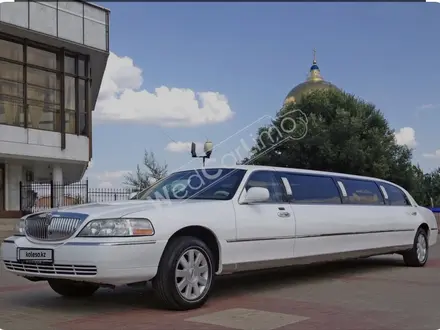 Lincoln Town Car 2000 года за 2 500 000 тг. в Алматы