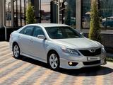 Toyota Camry 2009 года за 7 400 000 тг. в Шымкент – фото 2