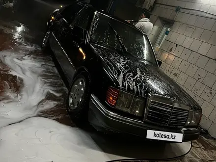 Mercedes-Benz E 280 1993 года за 2 500 000 тг. в Алматы