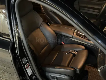 BMW 750 2012 года за 15 000 000 тг. в Алматы – фото 10