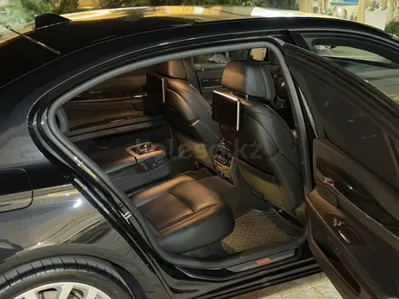 BMW 750 2012 года за 15 000 000 тг. в Алматы – фото 11