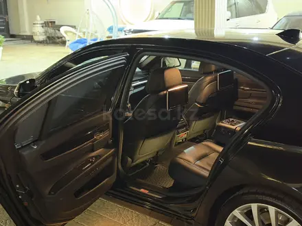 BMW 750 2012 года за 15 000 000 тг. в Алматы – фото 12