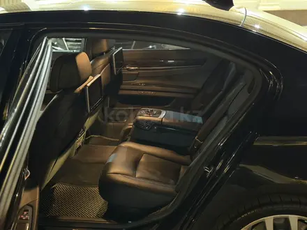 BMW 750 2012 года за 15 000 000 тг. в Алматы – фото 13
