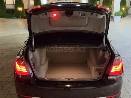 BMW 750 2012 года за 15 000 000 тг. в Алматы – фото 16