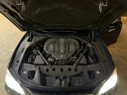 BMW 750 2012 года за 15 000 000 тг. в Алматы – фото 19