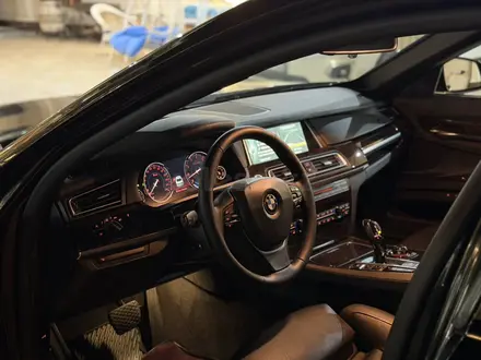 BMW 750 2012 года за 15 000 000 тг. в Алматы – фото 7
