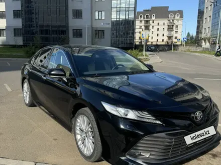 Toyota Camry 2018 года за 14 300 000 тг. в Астана – фото 5