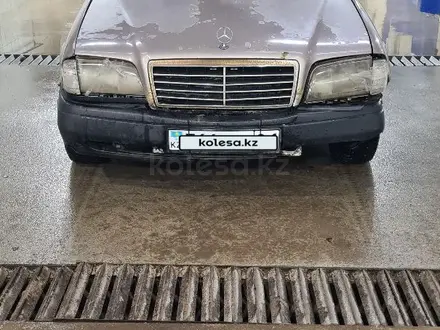 Mercedes-Benz C 200 1993 года за 1 000 000 тг. в Астана