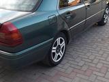 Mercedes-Benz C 180 1994 годаүшін1 550 000 тг. в Семей – фото 2