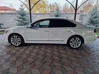 Volkswagen Passat 2016 года за 8 600 000 тг. в Алматы