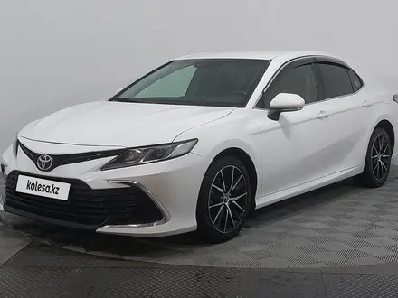 Toyota Camry 2022 года за 10 350 000 тг. в Астана