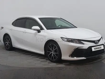 Toyota Camry 2022 года за 10 350 000 тг. в Астана – фото 3