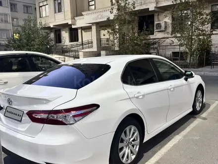 Toyota Camry 2020 года за 9 200 000 тг. в Актау – фото 2