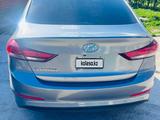 Hyundai Elantra 2017 года за 5 500 000 тг. в Уральск – фото 2