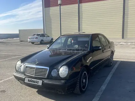 Mercedes-Benz E 280 1996 года за 2 100 000 тг. в Кызылорда – фото 3