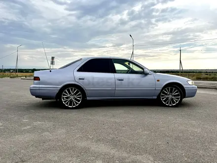 Toyota Camry 1998 года за 3 800 000 тг. в Алматы – фото 24