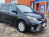 Toyota Sienna 2010 года за 12 000 000 тг. в Рудный