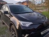 Toyota RAV4 2017 годаfor12 800 000 тг. в Петропавловск