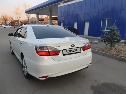 Toyota Camry 2015 года за 9 000 000 тг. в Усть-Каменогорск – фото 2