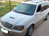 Kia Carnival 2002 года за 2 000 000 тг. в Сарыагаш