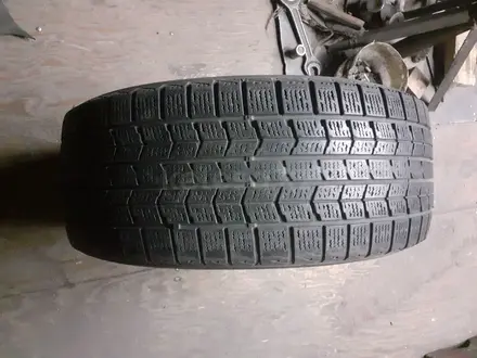 Шины DUNLOP 215 50 17 1шт. Б/у в отличном состоянии, без латок и шнуров. за 18 000 тг. в Алматы