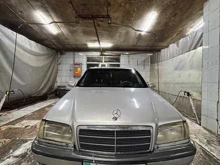 Mercedes-Benz C 200 1998 года за 2 500 000 тг. в Астана – фото 20