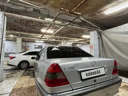 Mercedes-Benz C 200 1998 года за 2 500 000 тг. в Астана – фото 32