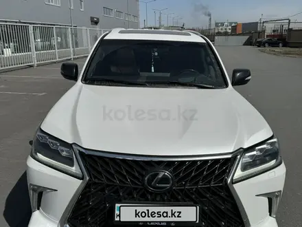 Lexus LX 570 2018 года за 43 700 000 тг. в Астана – фото 2