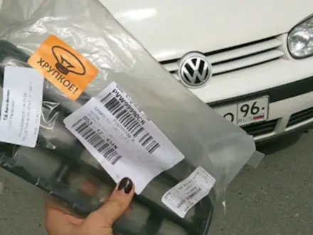 Решётка в бампер (заглушка) Volkswagen Golf 4 за 5 000 тг. в Караганда – фото 4