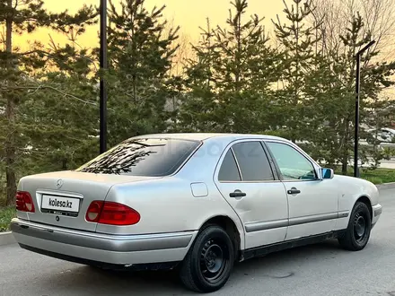 Mercedes-Benz E 230 1996 года за 2 000 000 тг. в Алматы – фото 2