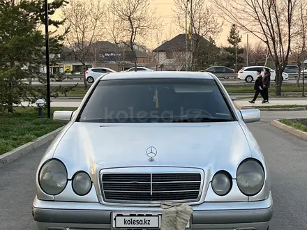 Mercedes-Benz E 230 1996 года за 2 000 000 тг. в Алматы – фото 4