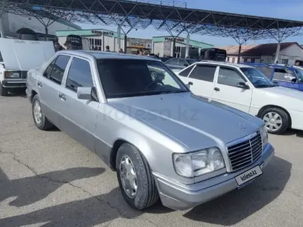 Mercedes-Benz E 200 1993 года за 2 200 000 тг. в Туркестан