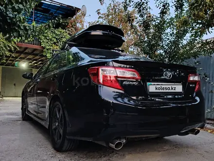 Toyota Camry 2014 года за 7 600 000 тг. в Атырау – фото 2