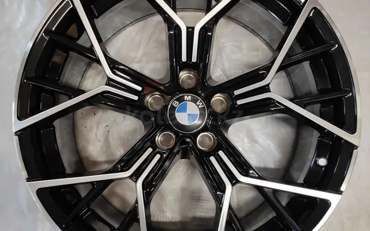 BMW 5 серия G30 на 19 новые диски за 300 000 тг. в Астана