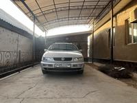 Volkswagen Passat 1995 годаfor2 500 000 тг. в Шымкент