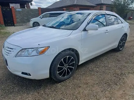 Toyota Camry 2008 года за 4 100 000 тг. в Актобе – фото 2