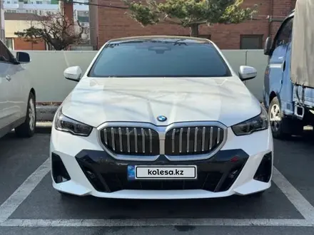 BMW 530 2024 года за 32 278 202 тг. в Алматы