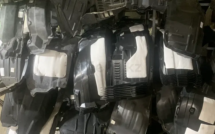 Подкрыльники Прадо,Хайландер,Сиена,Рав4 за 8 000 тг. в Алматы