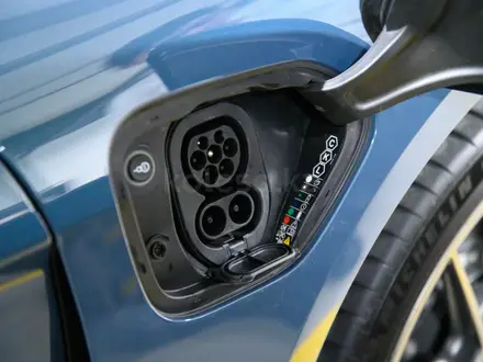 Porsche Taycan 2024 года за 99 000 000 тг. в Алматы – фото 15