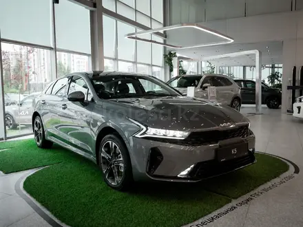 Kia K5 Prestige 2026 года за 15 490 000 тг. в Астана – фото 2