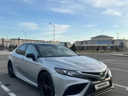 Toyota Camry 2021 года за 18 000 000 тг. в Алматы – фото 17