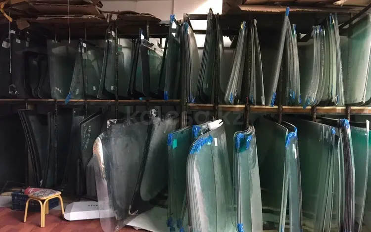 Лобовое стекло HOWO Shaanxi, FAW, CAMC. за 30 000 тг. в Актау