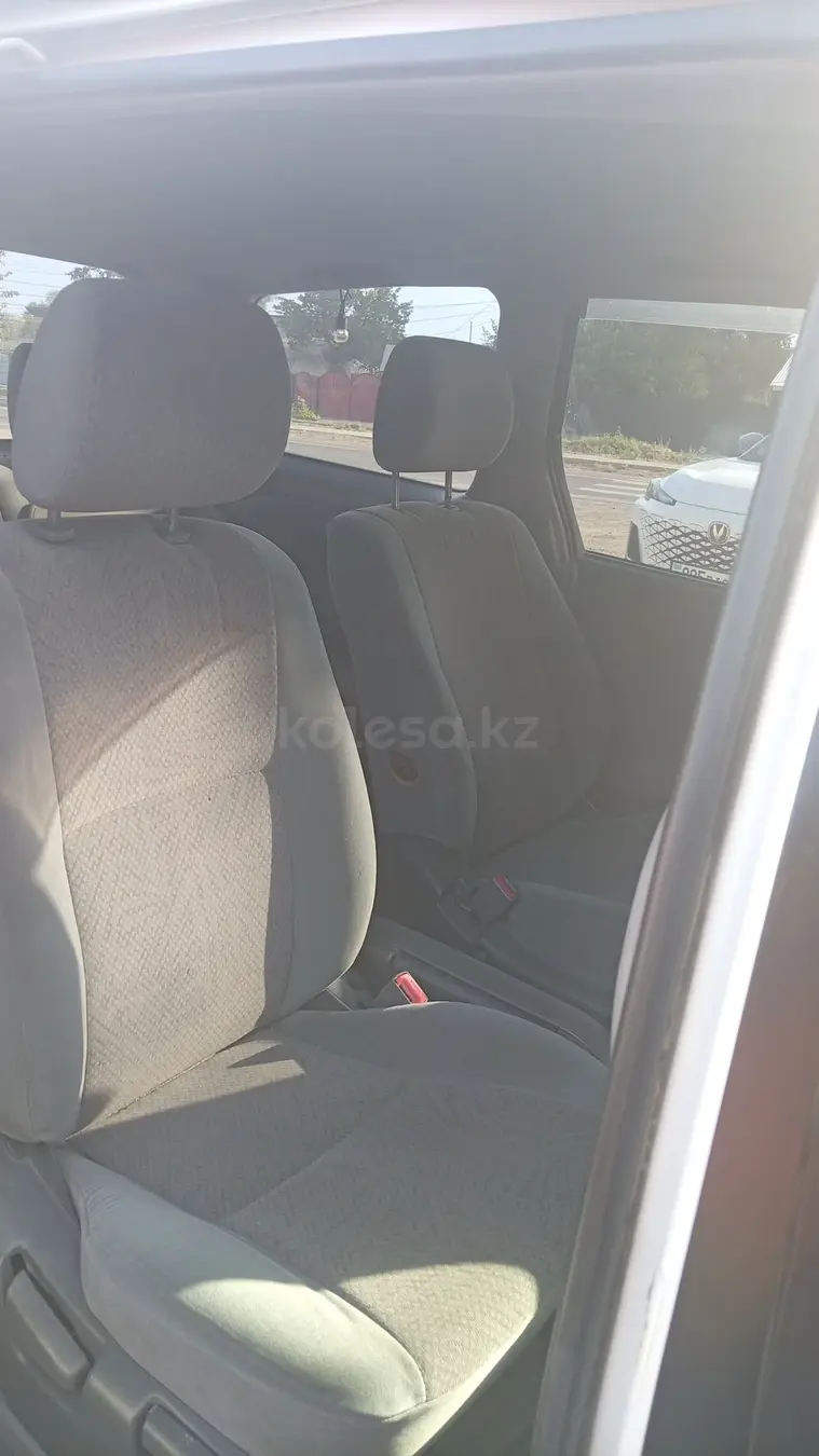 Toyota Estima, 2001