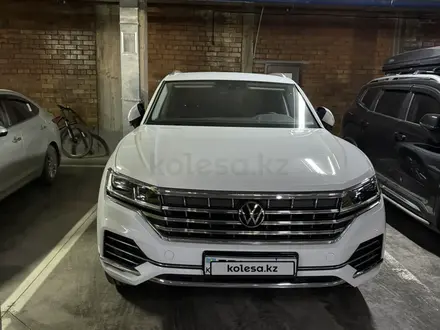 Volkswagen Touareg 2023 года за 25 000 000 тг. в Астана – фото 2